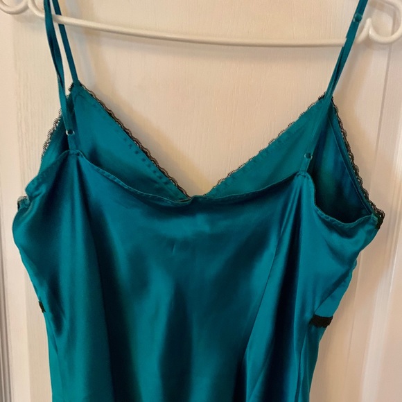 Beautiful satin top - Picture 2 of 3